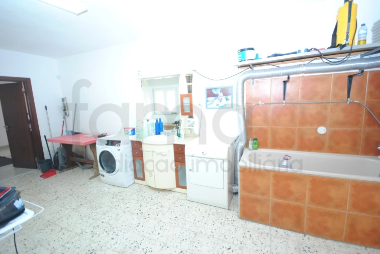 Moradia T6 para Venda em Porto Salvo Foto 36