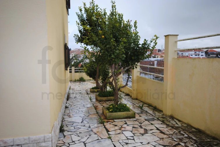 Moradia T6 para Venda em Porto Salvo Foto 48