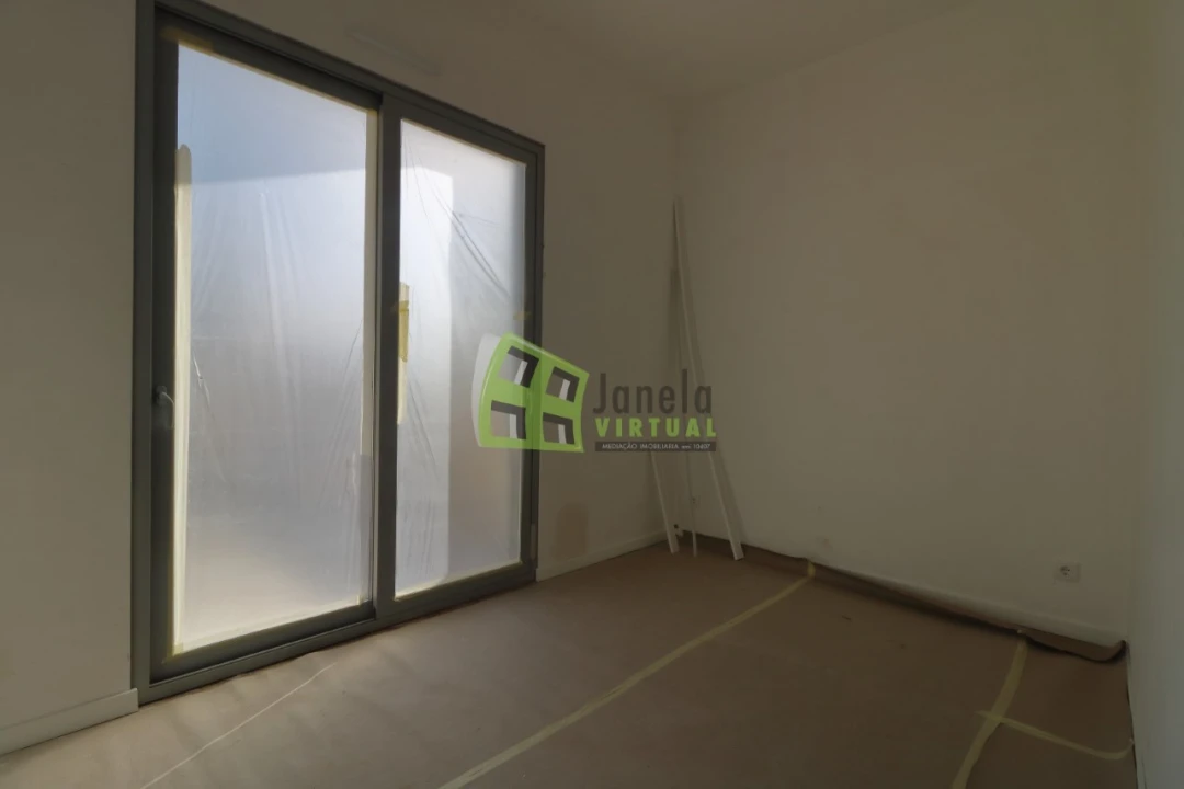 Apartamento T1 para Venda em Quinta do Conde Foto 3