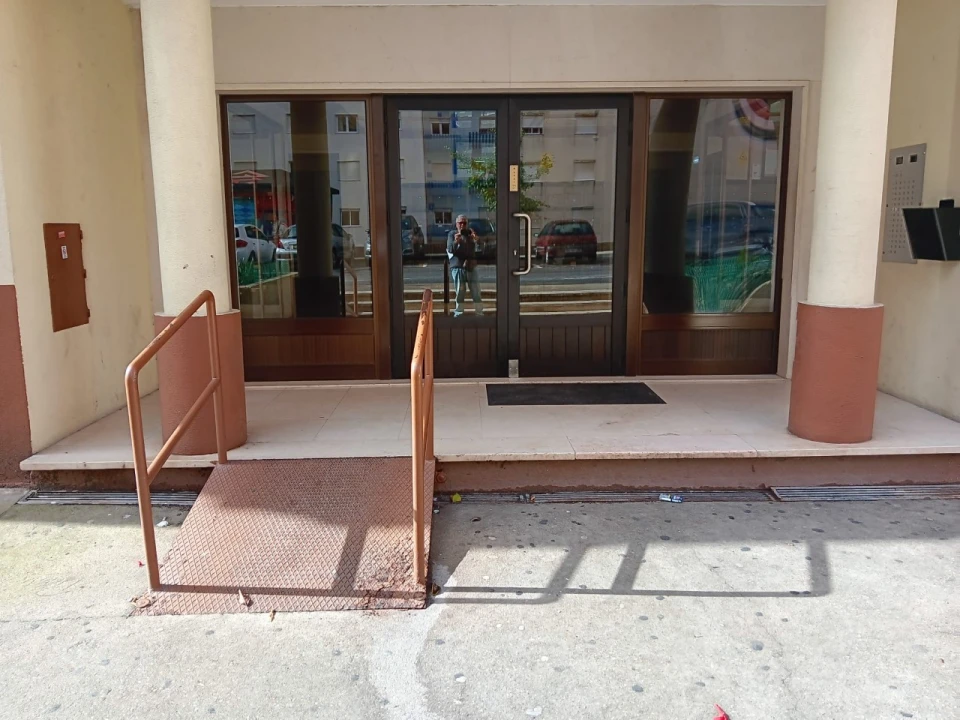 Apartamento T2 para Venda em Algueirão-Mem Martins Foto 7