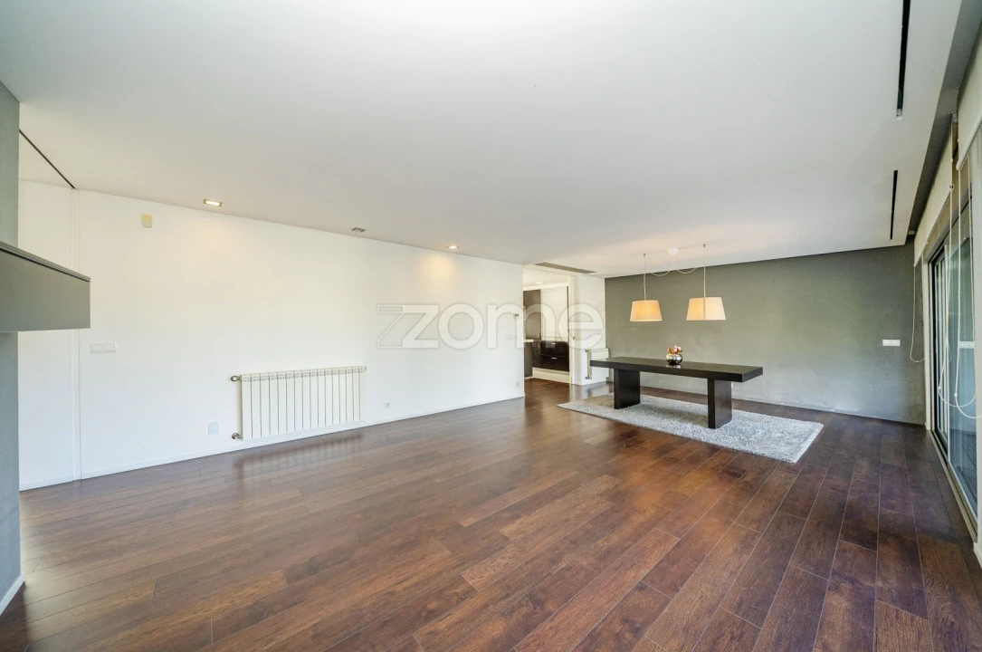 Moradia T4 para Venda em Mire de Tibães Foto 14