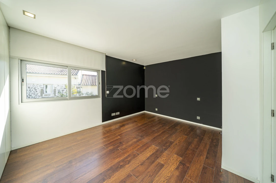 Moradia T4 para Venda em Mire de Tibães Foto 41