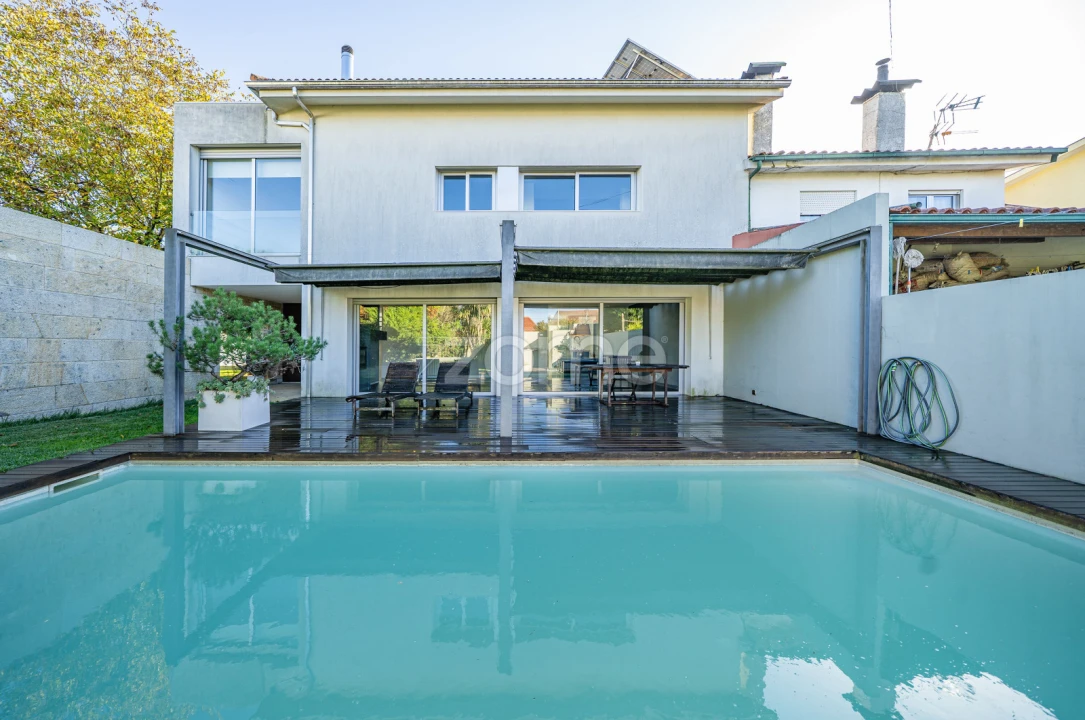 Moradia T4 para Venda em Mire de Tibães Foto 4