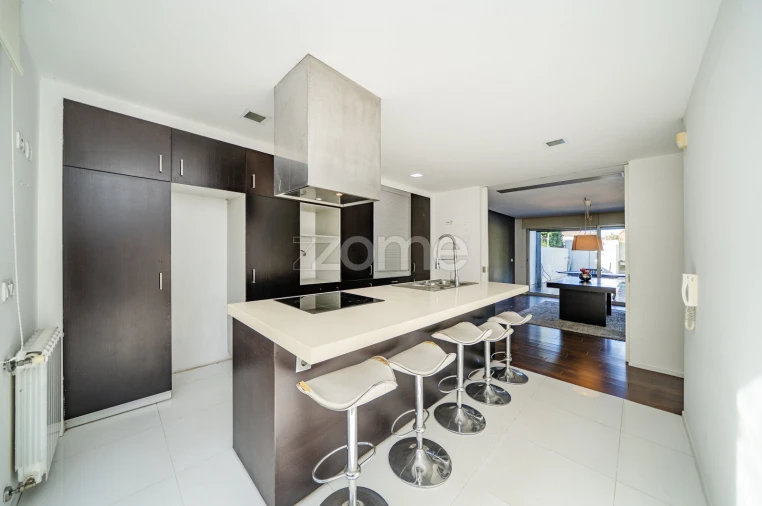 Moradia T4 para Venda em Mire de Tibães Foto 8