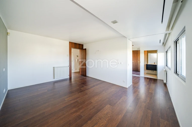 Moradia T4 para Venda em Mire de Tibães Foto 35