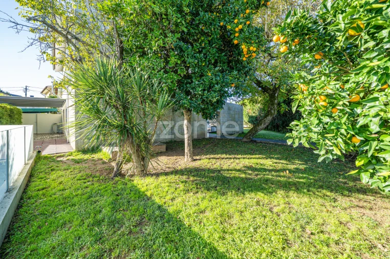 Moradia T4 para Venda em Mire de Tibães Foto 47