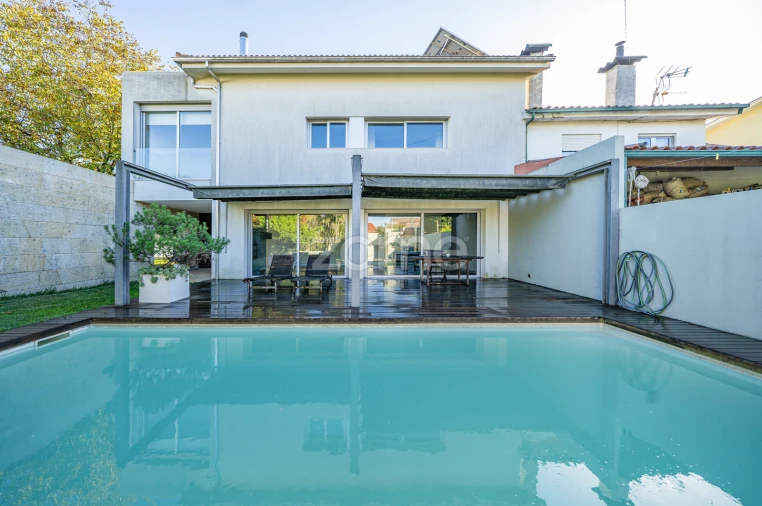 Moradia T4 para Venda em Mire de Tibães Foto 4