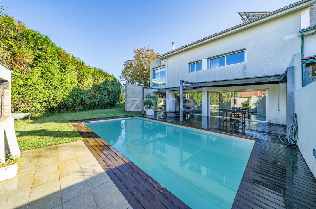 Moradia T4 para Venda em Mire de Tibães Foto 2