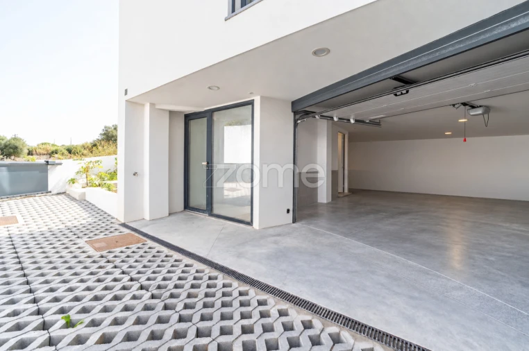 Moradia T5 para Venda em Santa Maria e São Miguel, São Martinho, São Pedro Penaferrim Foto 4