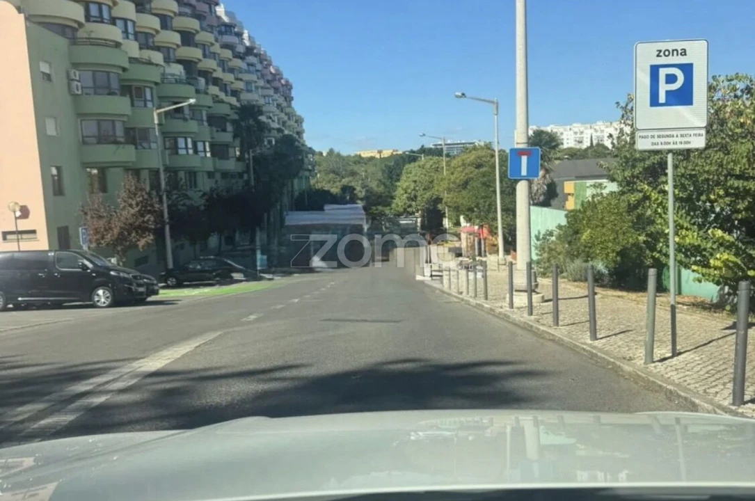 Garagem para Venda em Areeiro Foto 1