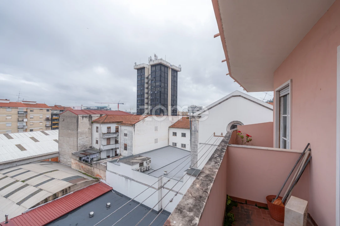 Moradia T9 para Venda em Sé Nova, Santa Cruz, Almedina e São Bartolomeu Foto 13