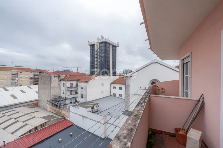 Moradia T9 para Venda em Sé Nova, Santa Cruz, Almedina e São Bartolomeu Foto 13