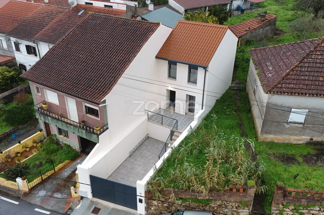 Moradia T2 para Venda em Brasfemes Foto 1