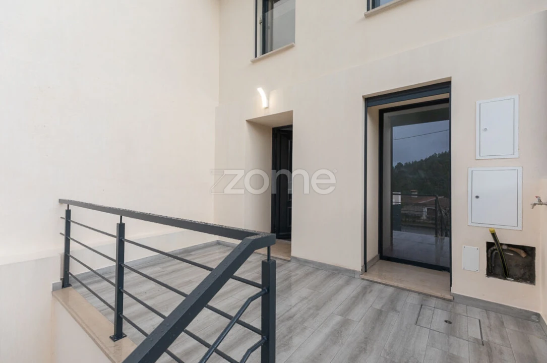 Moradia T2 para Venda em Brasfemes Foto 11