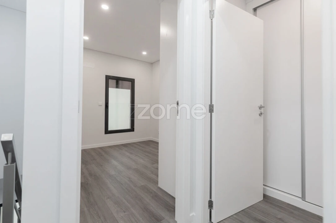 Moradia T2 para Venda em Brasfemes Foto 25