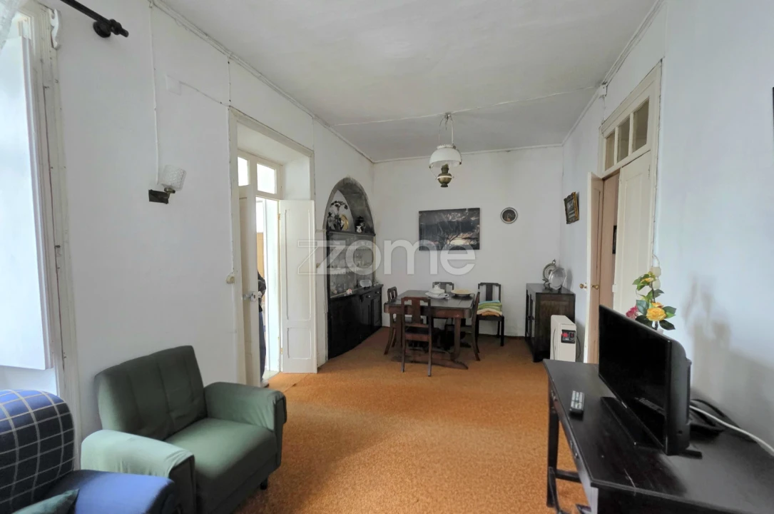 Moradia T4 para Venda em Achada Foto 12