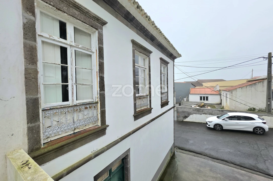 Moradia T4 para Venda em Achada Foto 20