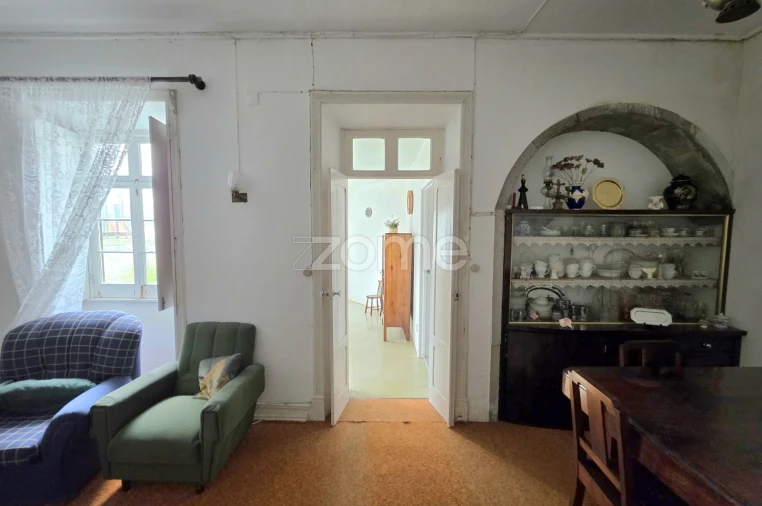 Moradia T4 para Venda em Achada Foto 13