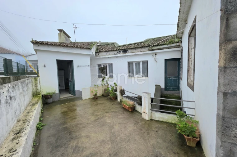 Moradia T4 para Venda em Achada Foto 19