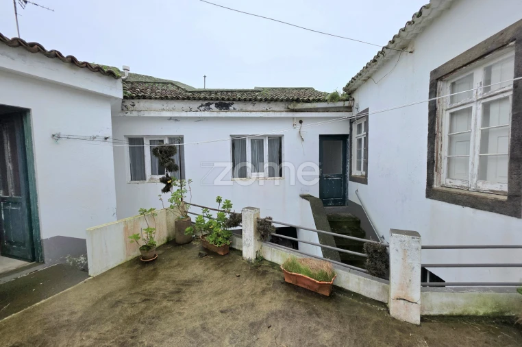 Moradia T4 para Venda em Achada Foto 21