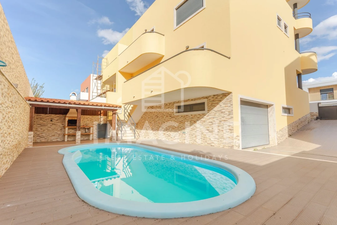 Moradia T4 para Venda em Pinhal Novo Foto 1