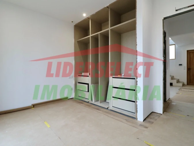 Moradia T3 para Venda em Silveira Foto 13