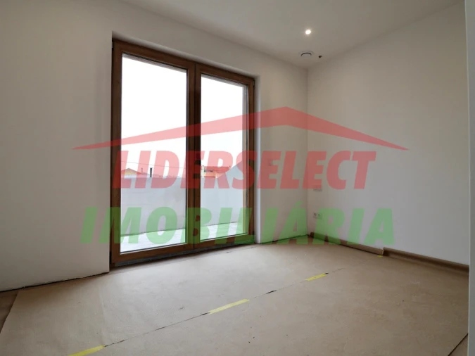 Moradia T3 para Venda em Silveira Foto 14