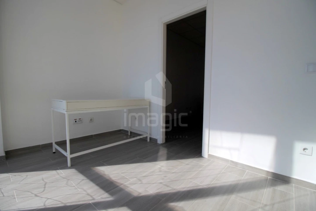 Loja para Arrendamento em Mafra Foto 2