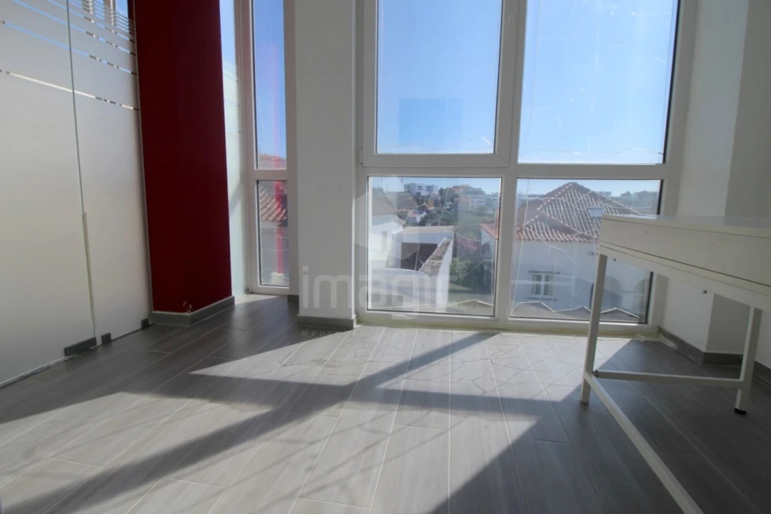 Loja para Arrendamento em Mafra Foto 1