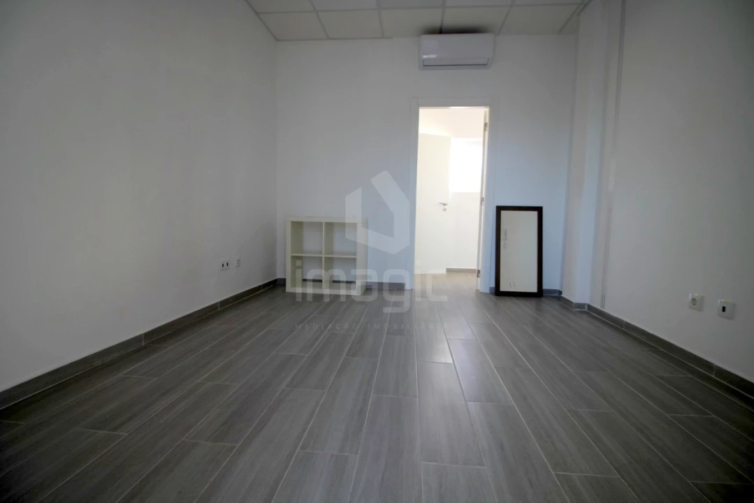 Loja para Arrendamento em Mafra Foto 4