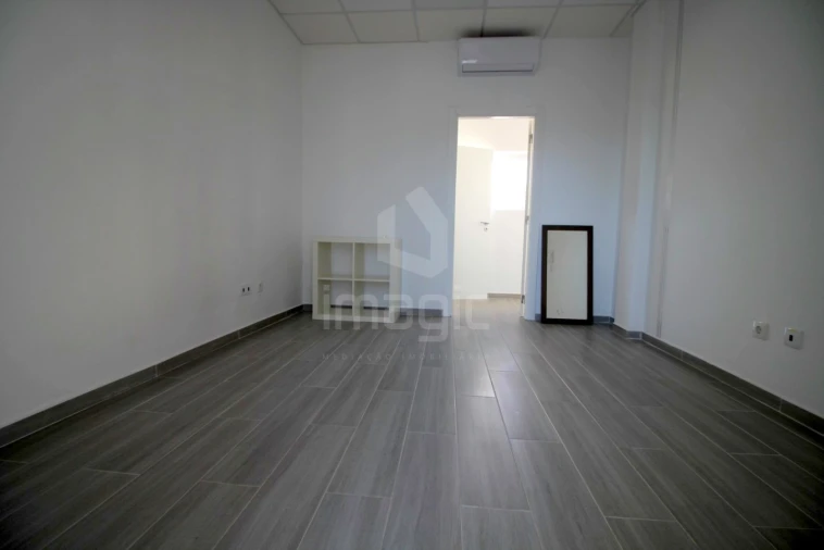 Loja para Arrendamento em Mafra Foto 4