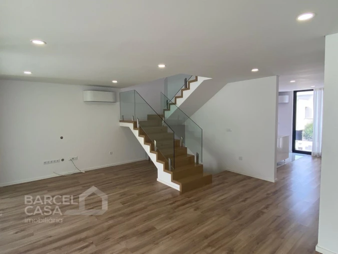 Moradia T3 para Venda em Barcelinhos Foto 12