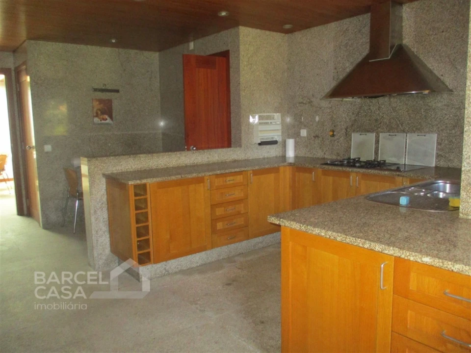 Moradia T6 para Venda em Manhente Foto 17