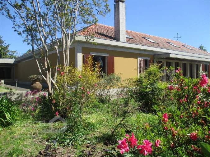 Moradia T6 para Venda em Manhente Foto 4