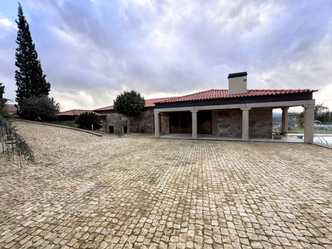 Moradia T4 para Venda em Airo Foto 2