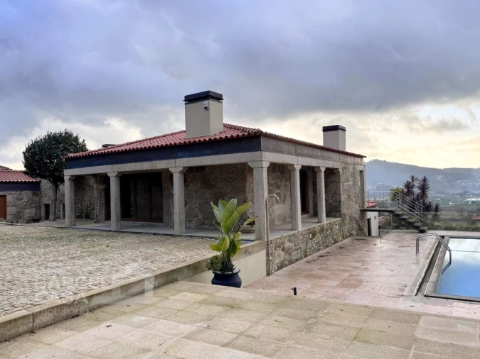 Moradia T4 para Venda em Airo Foto 3