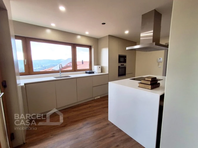 Moradia T4 para Venda em Airo Foto 20