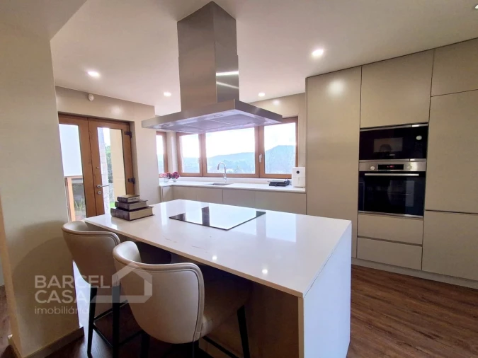 Moradia T4 para Venda em Airo Foto 19