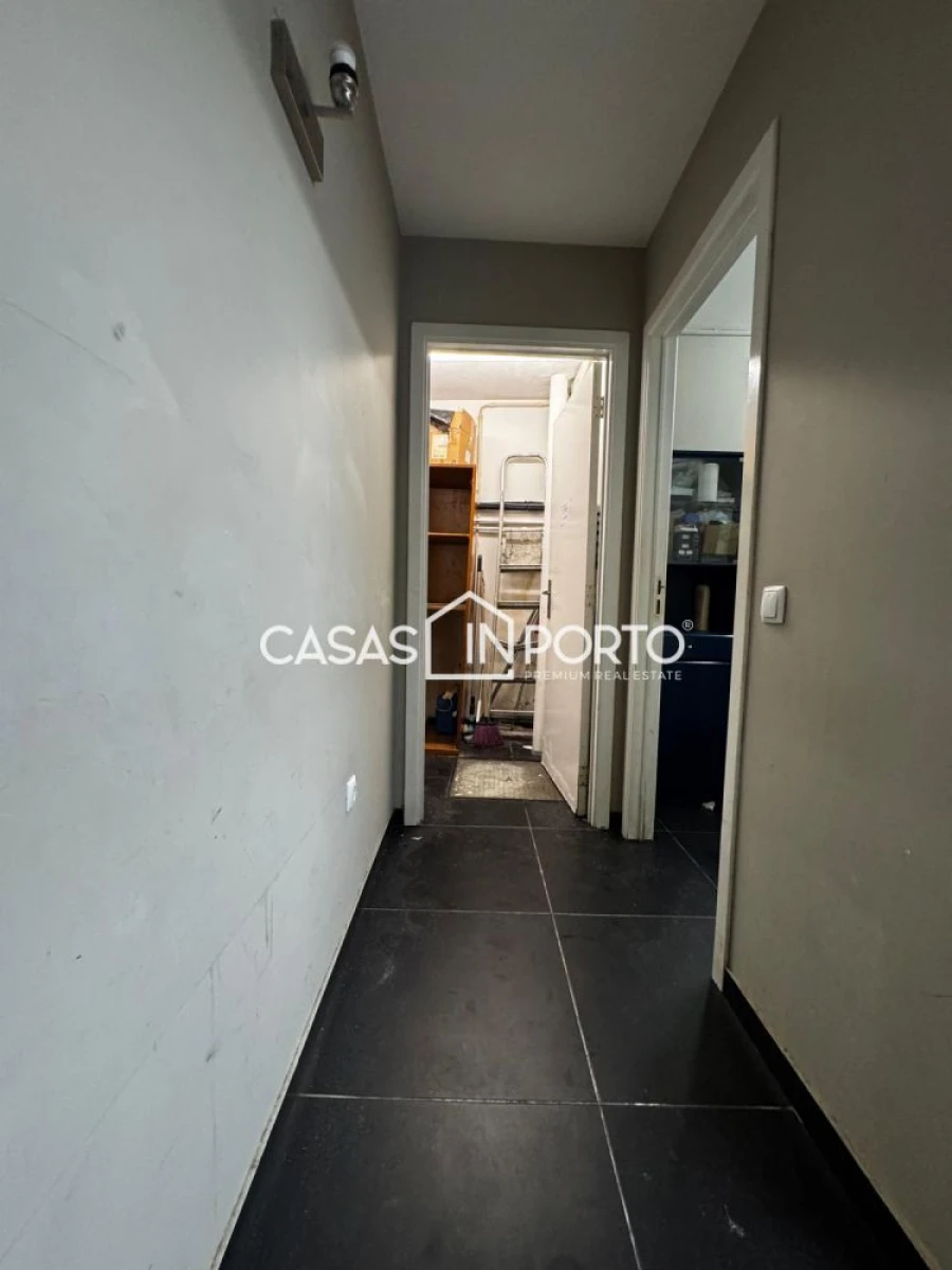 Loja para Arrendamento em Paranhos Foto 17