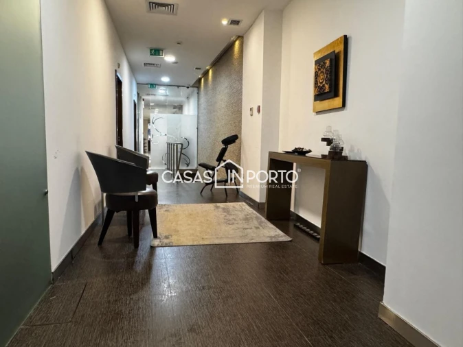 Loja para Arrendamento em Paranhos Foto 1