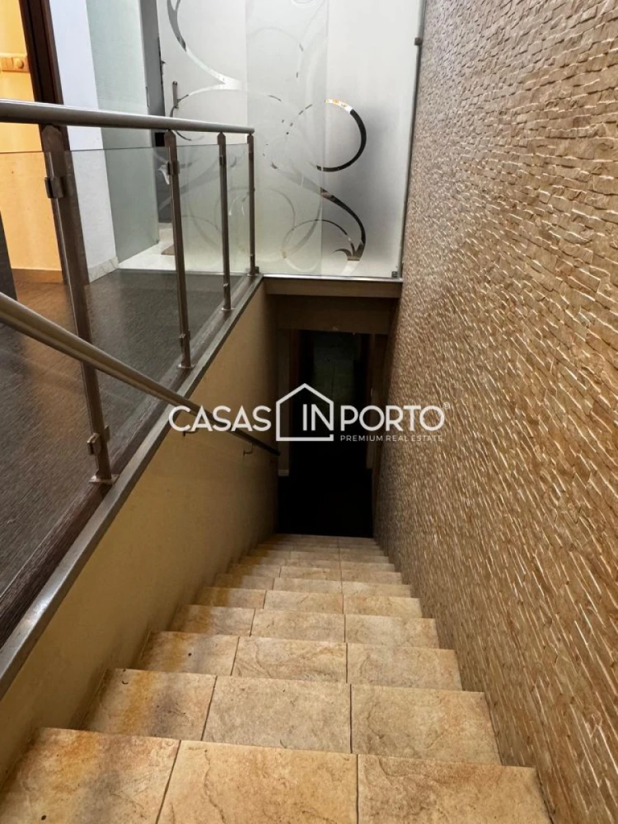 Loja para Arrendamento em Paranhos Foto 8