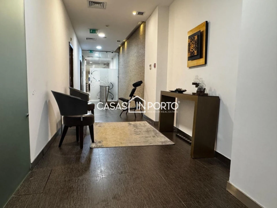 Loja para Arrendamento em Paranhos Foto 1