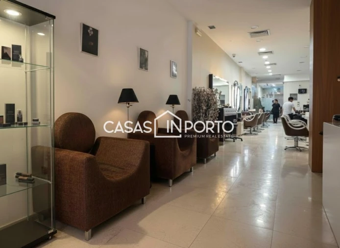 Loja para Arrendamento em Paranhos Foto 1