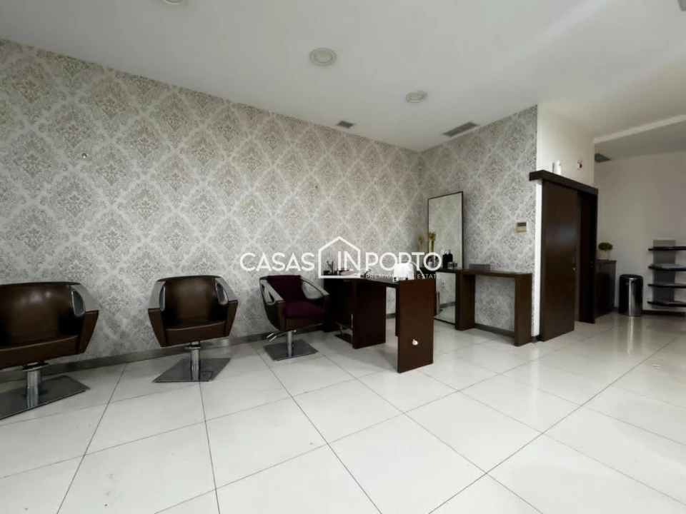 Loja para Arrendamento em Paranhos Foto 8