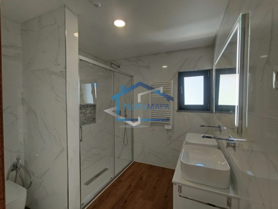 Moradia T4 para Venda em São Domingos de Rana Foto 41