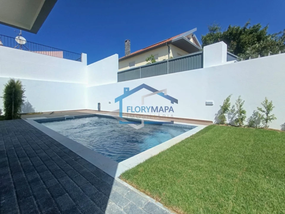 Moradia T4 para Venda em São Domingos de Rana Foto 32