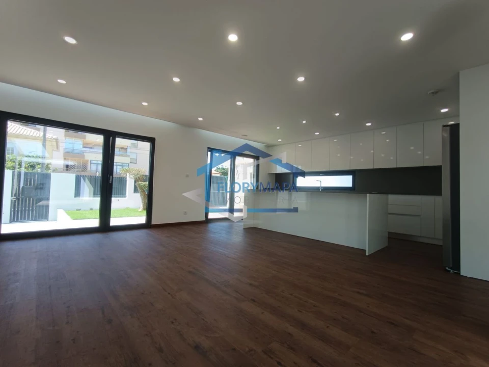 Moradia T4 para Venda em São Domingos de Rana Foto 36