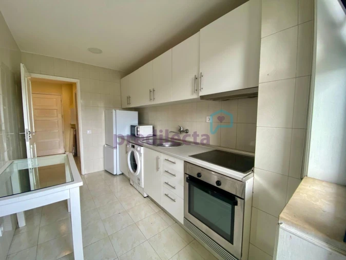 Apartamento T1 para Arrendamento em Ramalde Foto 8