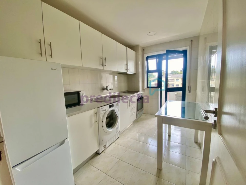 Apartamento T1 para Arrendamento em Ramalde Foto 9