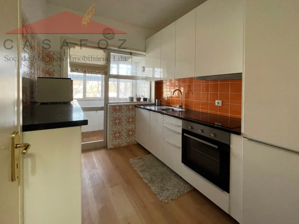 Apartamento T1 para Arrendamento em Ramalde Foto 8